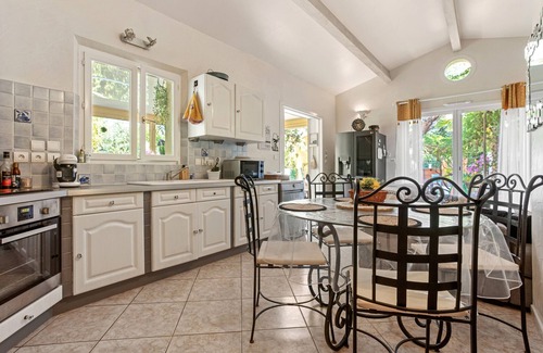 Cuers Villa | Villa 'Palmiers En Couleurs' with Mountain View, Private Pool and Wi-Fi