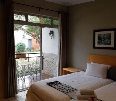 Hartbeespoort Hotel | Villa Paradiso
