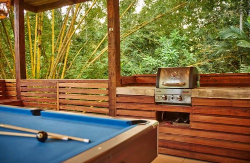 Limon House | Villa Paraíso 3 bed, 2 bath w/pool and AC-15 min from Punta Uva