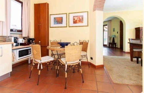 Tuoro sul Trasimeno Villa | Villa Pascoli, modern villa with pool in town