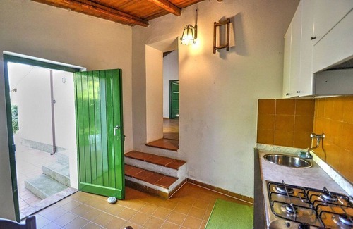 Mirto House | Villa Pascal C: A characteristic and welcoming apartment that is part of a villa surrounded by meadows and by green hills, with Free WI-FI.