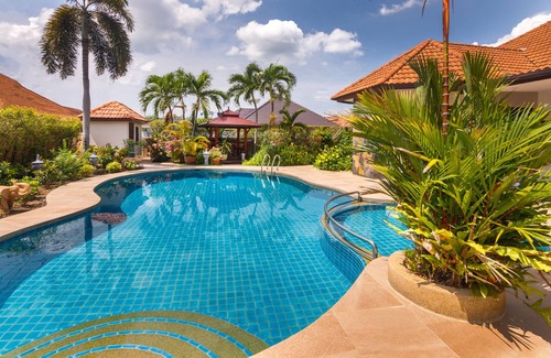 Nong Prue Villa | Villa Pattaya Hill minutes from the Beach/Pattaya/FREE Electricity