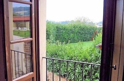 Montone House | Villa Pavone C: A welcoming two-story apartment surrounded by the greenery, with Free WI-FI.