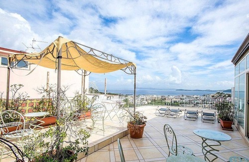 Ischia Porto House | Villa Peonia A: A welcoming apartment which faces the sun and the sea, with Free WI-FI.