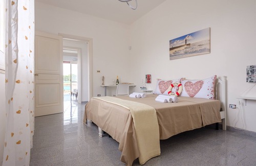 Padula Fede Villa | Villa 'Perla Marina Luxury' with Sea View, Wi-Fi and Air Conditioning
