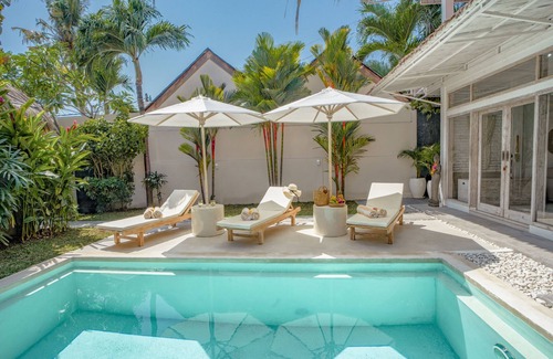 Batu Bolong Villa | Villa Piece Of Peace private 3 BR with large pool and garden