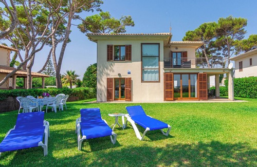 Muro Villa | Villa 'Pinada' with Sea View, Private Terrace and Wi-Fi