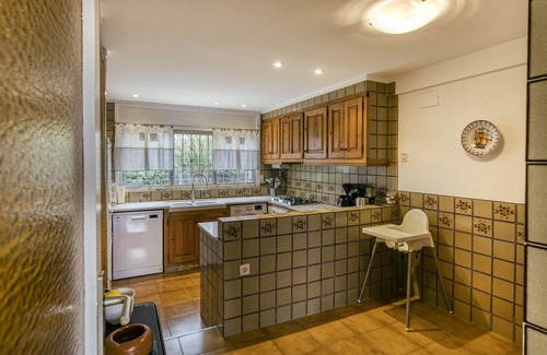 Sant Pere Pescador Villa | Villa "Playa" with Shared Pool & Wi-Fi