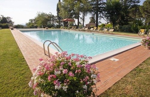 Palaia Villa | Villa Poggioasciolo by Fantasia Villas