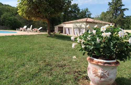 Le Puy-Sainte-Reparade Villa | Villa Provence