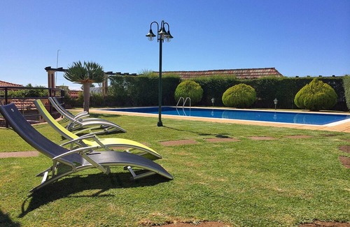 Prazeres Cottage | Villa Prazeres - Free Wifi, Private pool, garden, BBQ between the Sea and the Sierra
