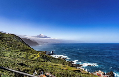 Tacoronte Villa | Villa "Prismar" close to the Sea with Sea View, El Teide Views, Pool, Wi-Fi & Terraces
