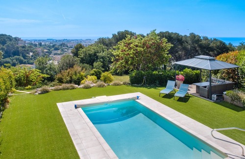 Cagnes-sur-Mer Villa | Villa 'Privée Avec Piscine' with Sea View, Private Pool and Wi-Fi