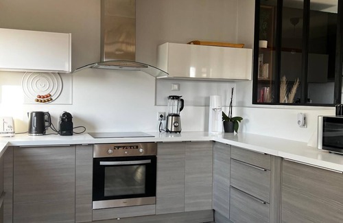 Velaux Villa | Villa provençale 8 pers. with swimming pool, air conditioning, calm and greenery with view.