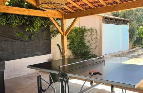 Velaux Villa | Villa provençale 8 pers. with swimming pool, air conditioning, calm and greenery with view.