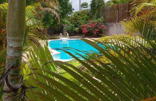 Le Moule Apartment | Villa Prune Kafé: charming 3-room apartment with fully enclosed private pool