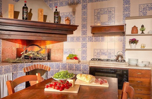 Gambassi Terme House | Villa Rama: A splendid seventeenth-century two-story historical villa surrounded by meadows and by green hills, with Free WI-FI.
