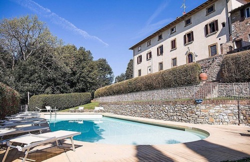 Gambassi Terme House | Villa Rama: A splendid seventeenth-century two-story historical villa surrounded by meadows and by green hills, with Free WI-FI.