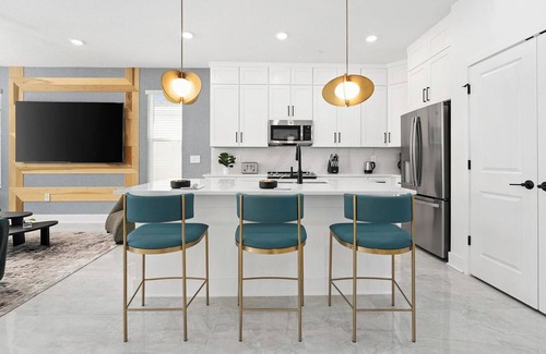Florida Center House | Villa Reverie | Tranquil Home w/Fab Decor, Luxe Master & PVT Pool - Near Parks