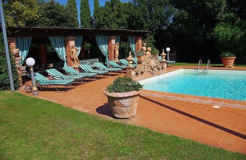 Foiano della Chiana Villa | Villa Rivaflora: A splendid three-story villa situated in a quiet location, a few minutes from the town center, with Free WI-FI.