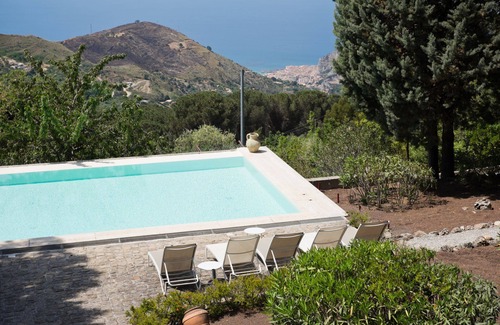 Cefalu Villa | Villa Rocca - Holiday Rental with private swimming pool in Cefalù, Sicily