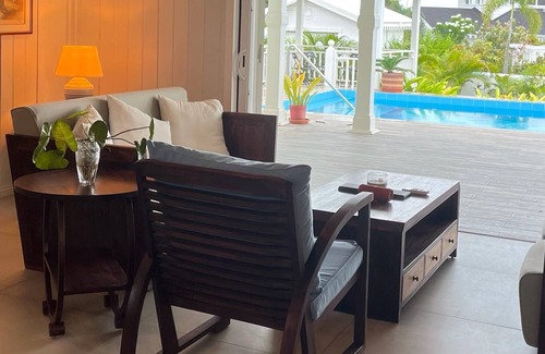 Choiseul House | Villa Romantique Avec Bain à Remous, à 5 Minutes de la Plage !