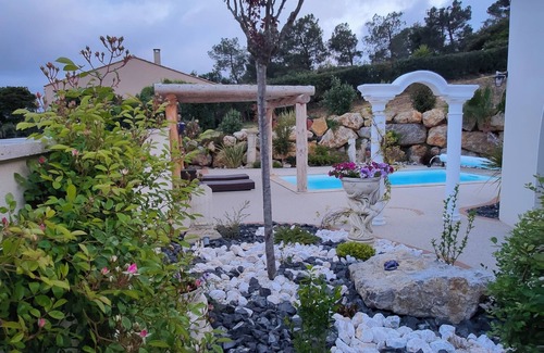 Babeau-Bouldoux Villa | Villa Romantique Avec Piscine et Bain à Remous Privatif