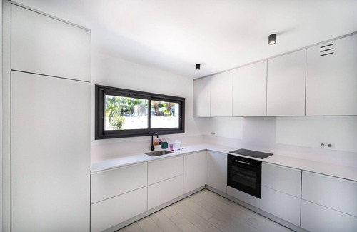 Sanary-sur-Mer Villa | Villa Romy, new, quiet location with shared pool
