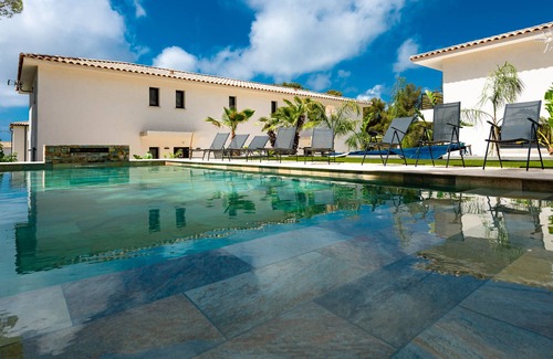 Sanary-sur-Mer Villa | Villa Romy, new, quiet location with shared pool