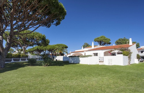 Vale do Lobo Villa | Villa 'Rosa' with Private Pool, Wi-Fi and Air Conditioning