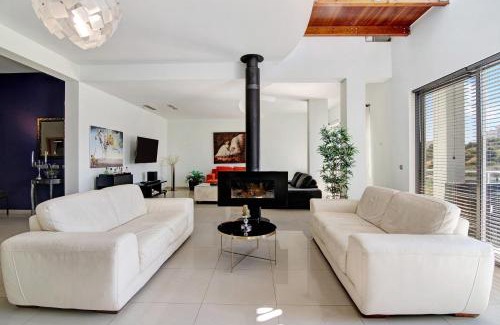 Correeira Villa | Villa Rosana
