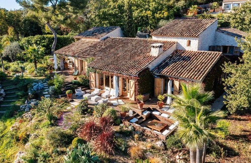 Tourrettes-sur-Loup Villa | Villa Rosebud – Sea View & Secret Garden