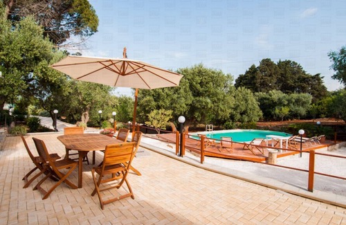 Monopoli Villa | Villa Rotondo: Trulli with pool in Puglia, Pet Friendly