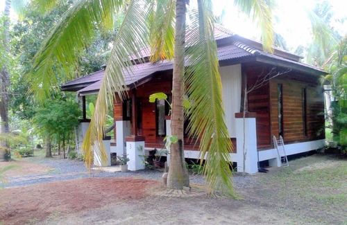 Ko Pha-ngan Villa | Villa Samsara; this villa is located in a tropical garden.