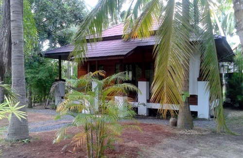 Ko Pha-ngan Villa | Villa Samsara; this villa is located in a tropical garden.