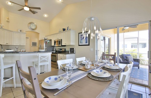 Heron's Watch House | Villa Sandpiper! Only 3 Miles to Anna Maria Island! Private Pool, Wifi, Netflix