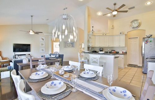 Heron's Watch House | Villa Sandpiper! Only 3 Miles to Anna Maria Island! Private Pool, Wifi, Netflix