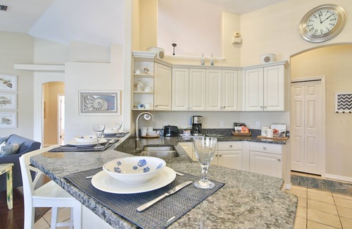 Heron's Watch House | Villa Sandpiper! Only 3 Miles to Anna Maria Island! Private Pool, Wifi, Netflix