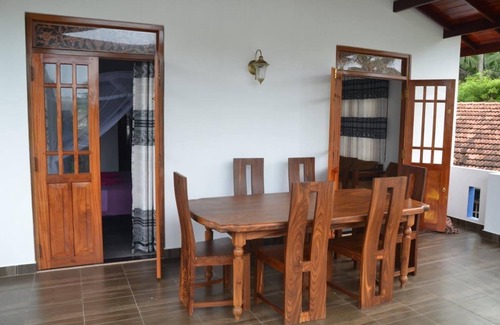Thiranagama Villa | Villa Sanjula In Hikkaduwa