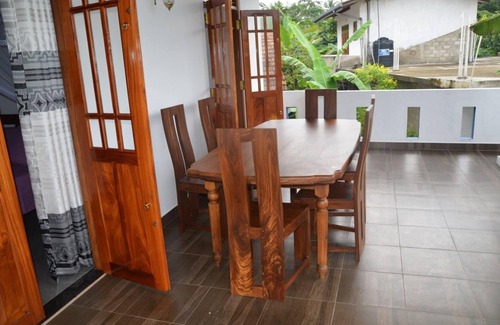 Thiranagama Villa | Villa Sanjula In Hikkaduwa