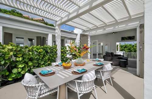 Estate Peterborg Villa | Villa Santorini: PRIVATE 10,000 SF Peterborg/5 bedrooms/Non-Toxic Villa