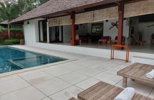 Batu Layar Villa | Villa Sari and Rubi