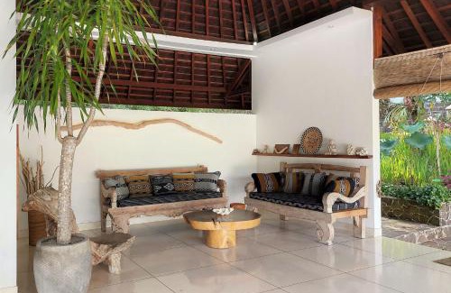 Batu Layar Villa | Villa Sari and Rubi