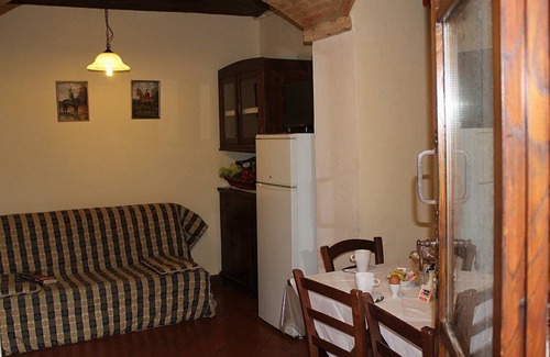 Colle di Val d'Elsa House | Villa Saveria E: A graceful apartment surrounded by the greenery.