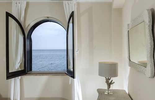 Giardini Naxos Villa | Villa Schisò, exclusive location on the sea, with pool, near Taormina