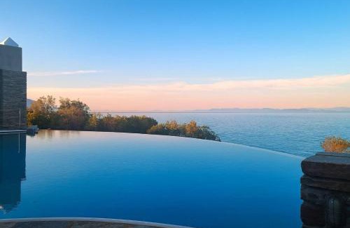 Ormos Agiou Ioannou Villa | Villa Scorpio - Infinity Pool Endless Blue Escape