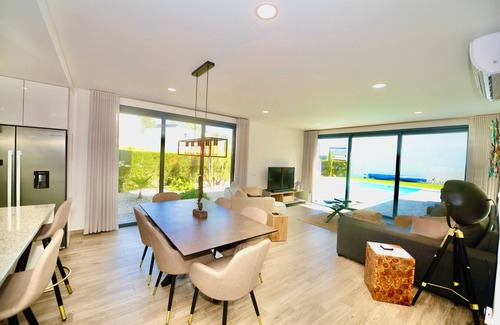 Sao Martinho do Porto Villa | Villa Serena - Exquisite Villa in São Martinho do Porto with Private Pool