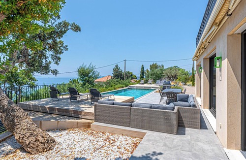 Le Rayol Villa | Villa sea view