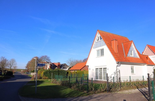 Dorumer Neufeld House | Villa "Seeadler" - your idyllic retreat on the North Sea coast