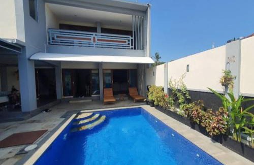 Senggigi Villa | Villa Sentana